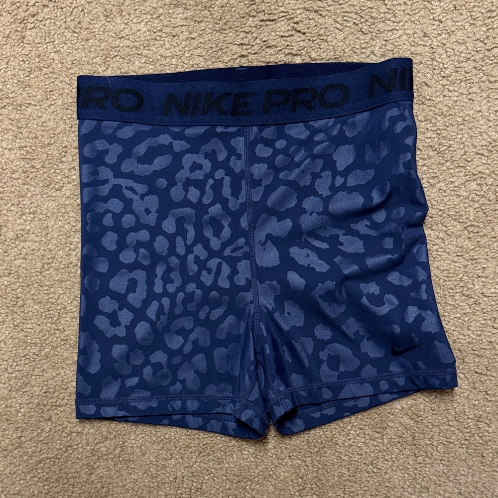 Nike women 3” compression shorts. Small